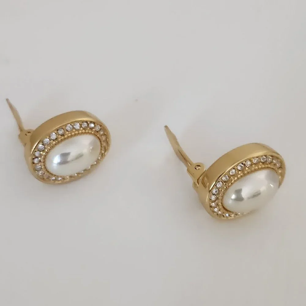 Christian Dior Pearl Earrings - Picture 4 of 7